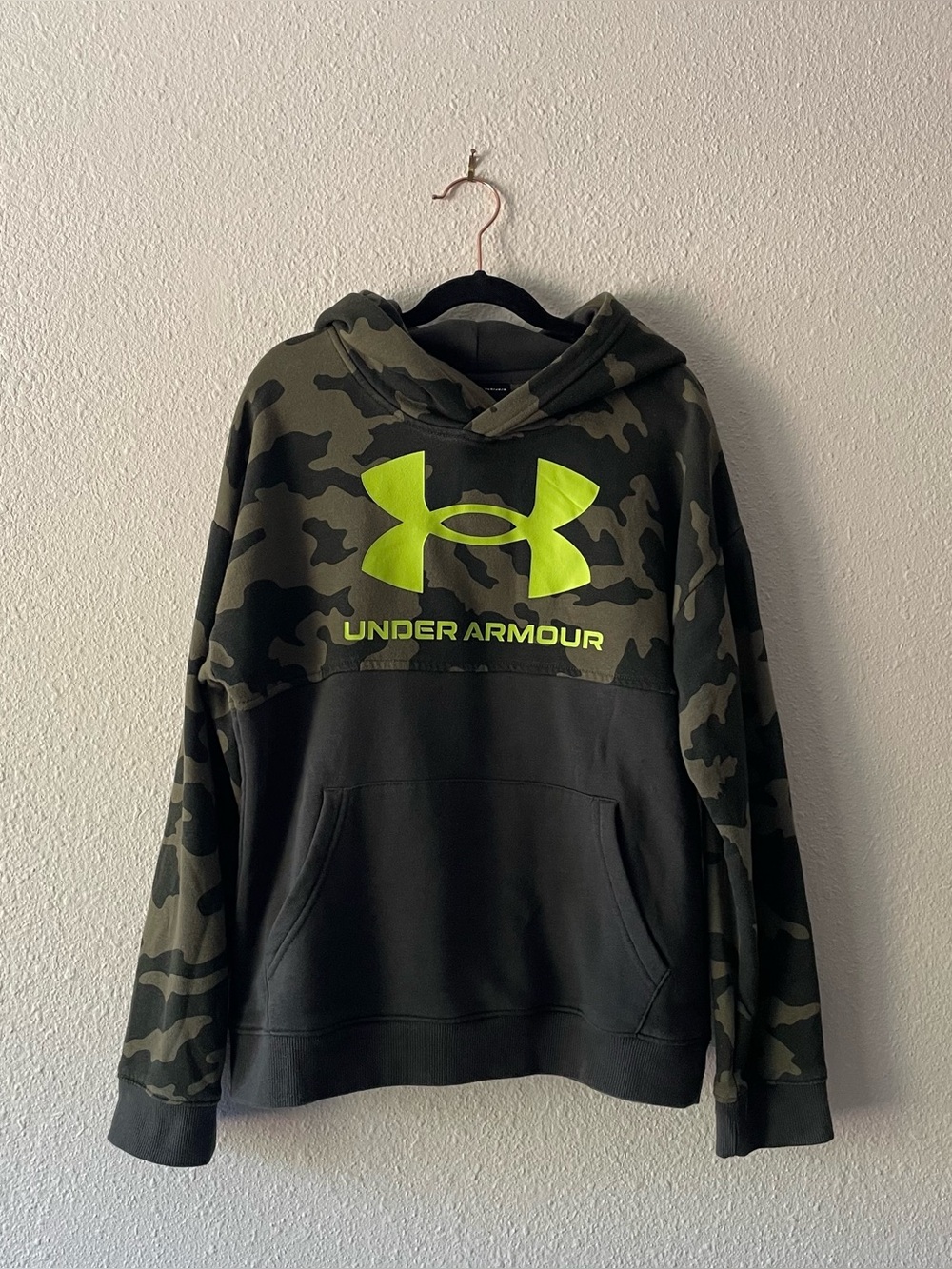 Under Armour Boys YLG Youth Large Camo Hoodie Neon Logo Pullover Sweatshirt